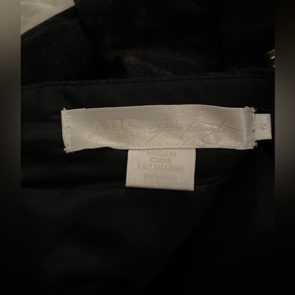 Wool plaid skirt with ruffle - fully lined with rear zipper - Picture 3 of 4